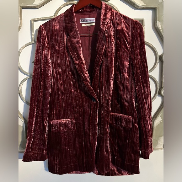 Kimchi Blue Gemma Velvet Blazer in Maroon - Picture 2 of 7